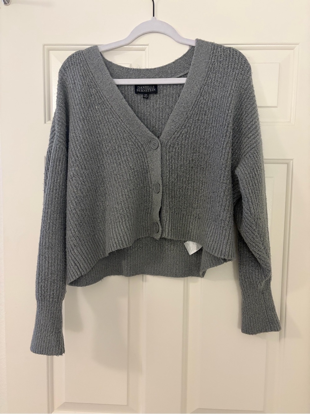 DANIELLE BERNSTEIN Cropped Gray V-Neck Button Cardigan
